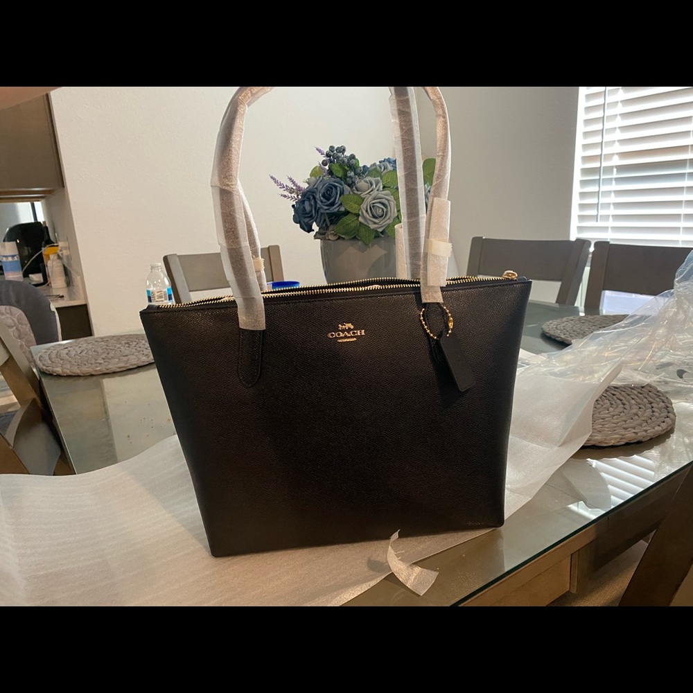 Black tote coach purse